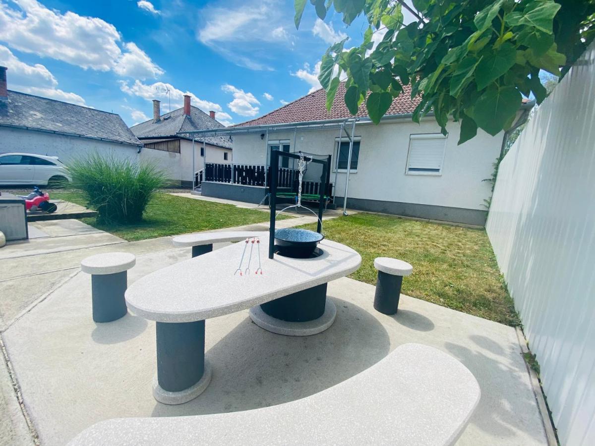 Pandora Pool Apartman Hajdúszoboszló Екстериор снимка