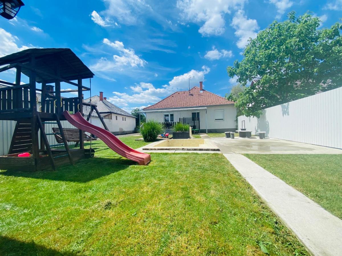 Pandora Pool Apartman Hajdúszoboszló Екстериор снимка