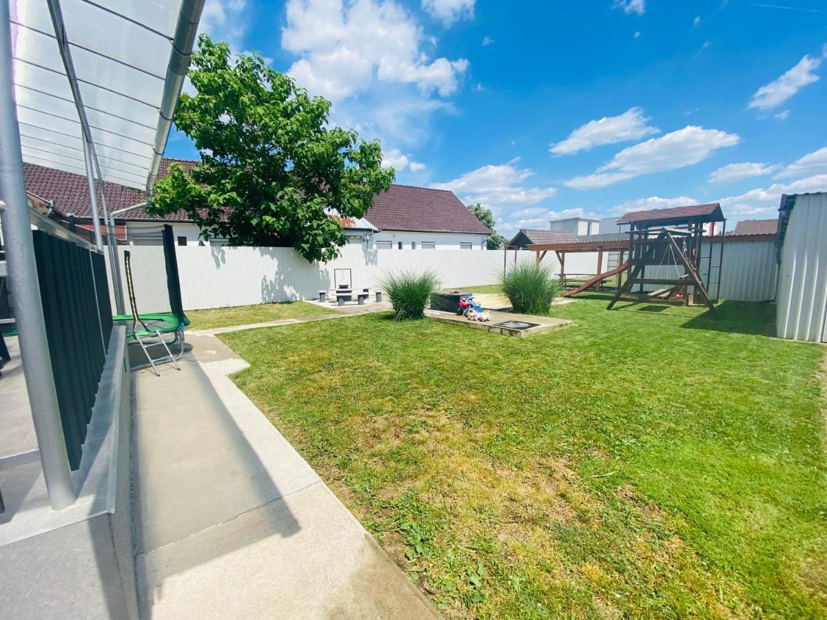 Pandora Pool Apartman Hajdúszoboszló Екстериор снимка