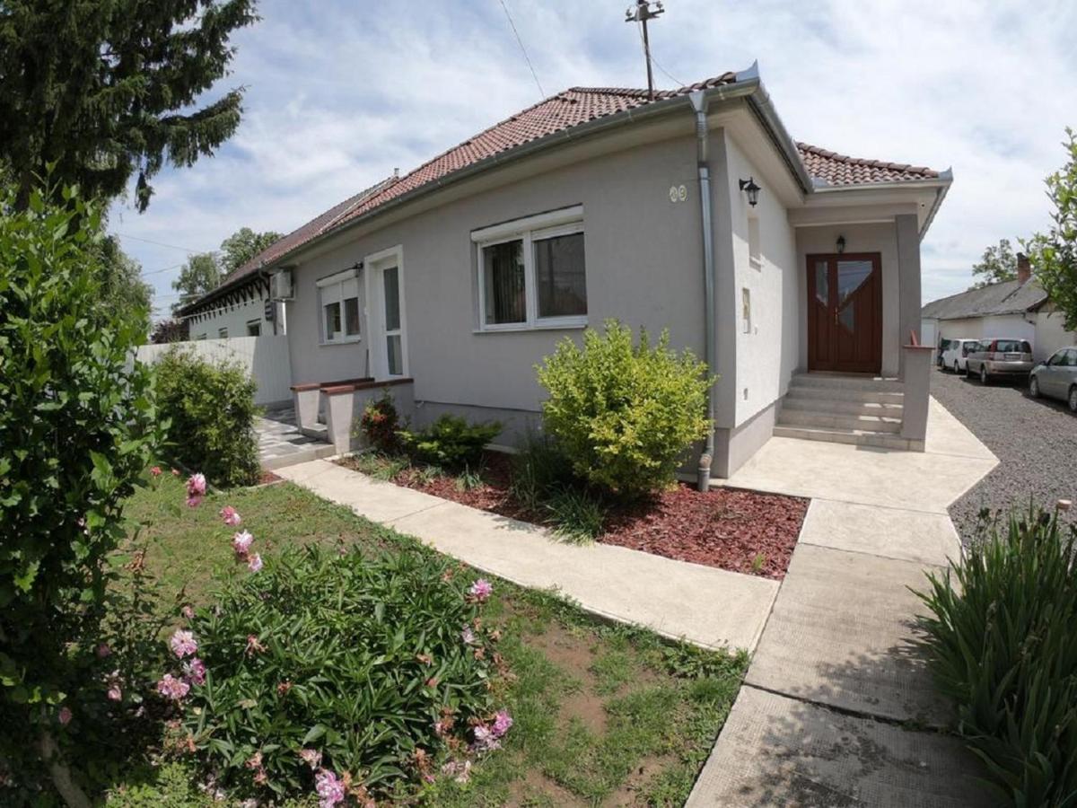 Pandora Pool Apartman Hajdúszoboszló Екстериор снимка